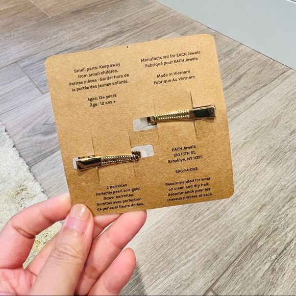 Each Flower Barrette Set - Picture 5 of 5